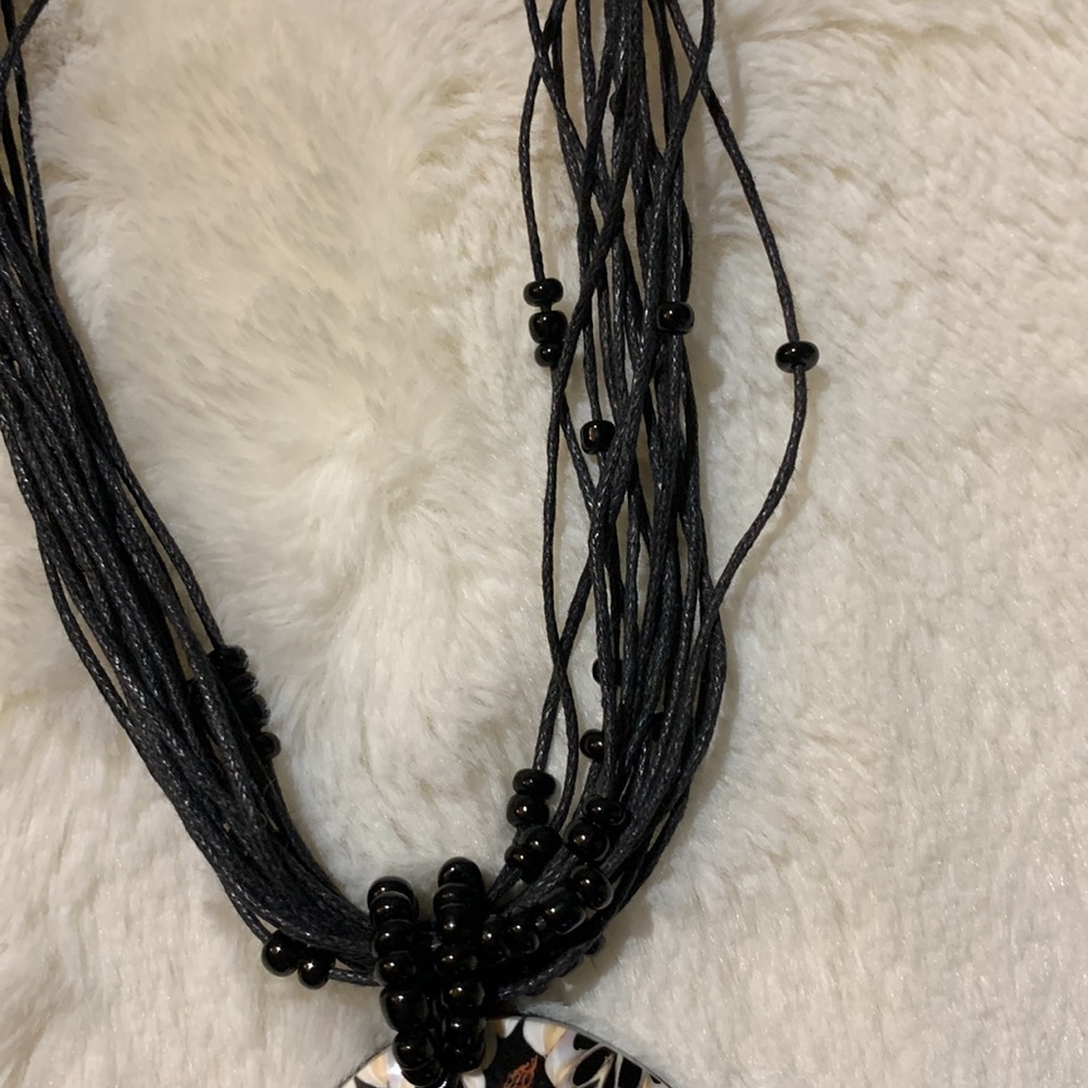 Shell & Black Rope Necklace - Picture 4 of 8